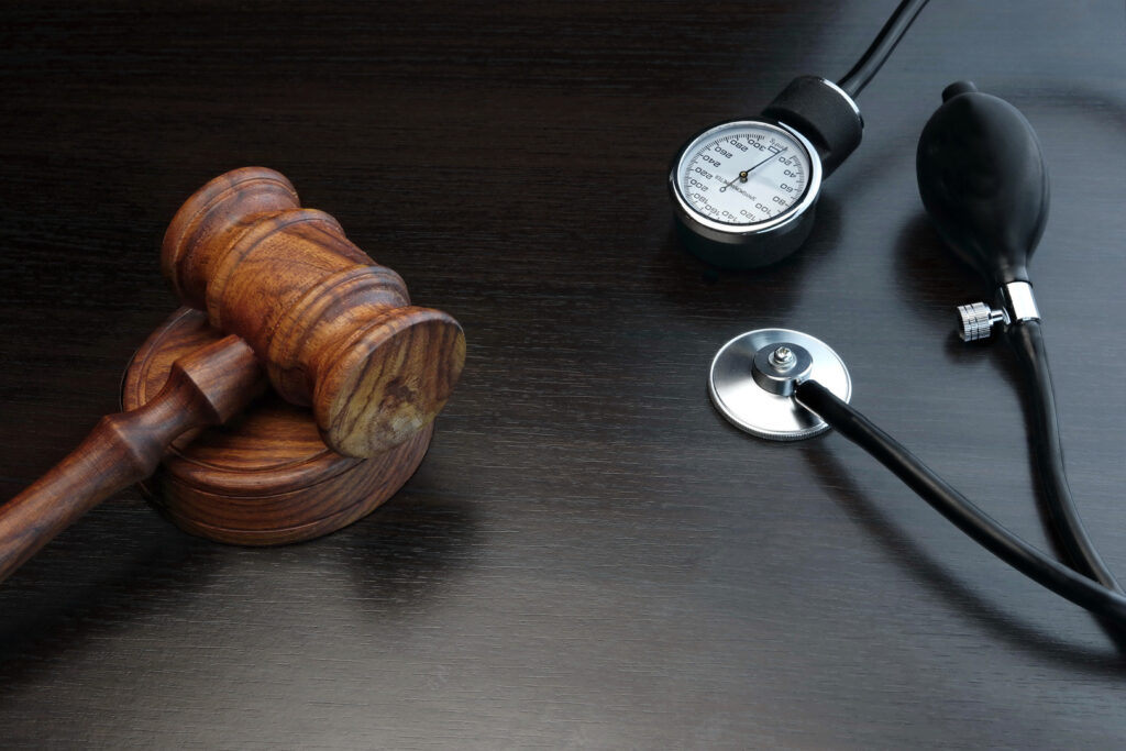 medicamentos de alto custo, plano de saúde, SUS, processo judicial, direitos do paciente, tratamento, saúde pública, justiça social, Brasil.